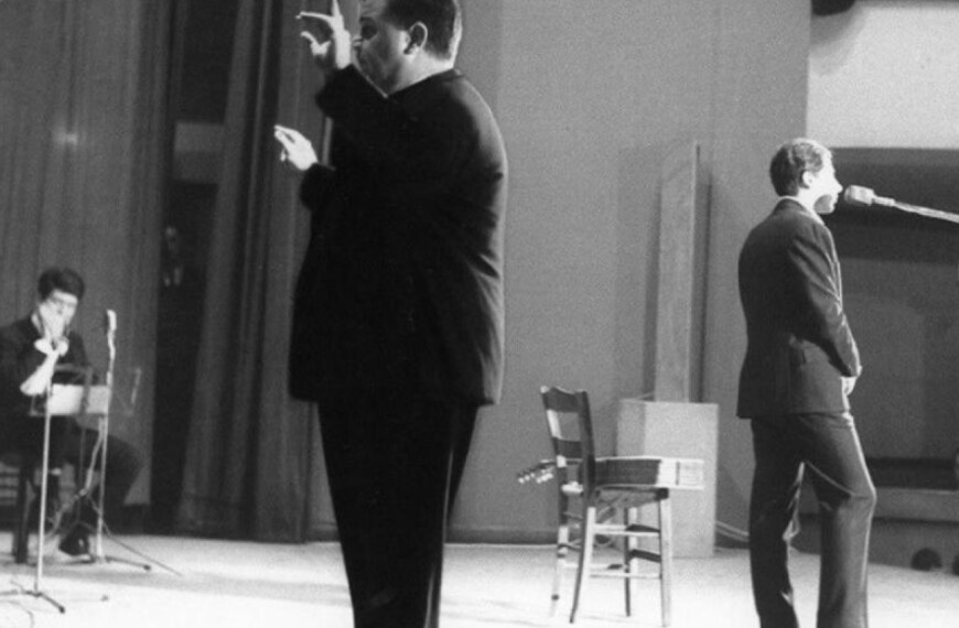 Περπατώντας με τον Μάνο: Αναμνήσεις της Έλλης Σολομωνίδου – Μπαλάνου