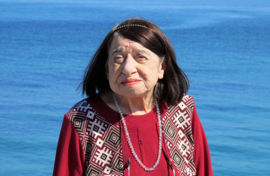 Όταν μίλησα στο τηλέφωνο με την ποιήτρια Κατερίνα Αγγελάκη – Ρουκ. Έτσι απλά