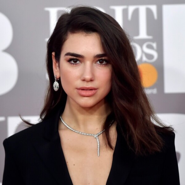 Η Dua Lipa ανοίγει βιβλιοθήκη στο Πόρτο αφιερωμένη στην ελευθερία του λόγου
