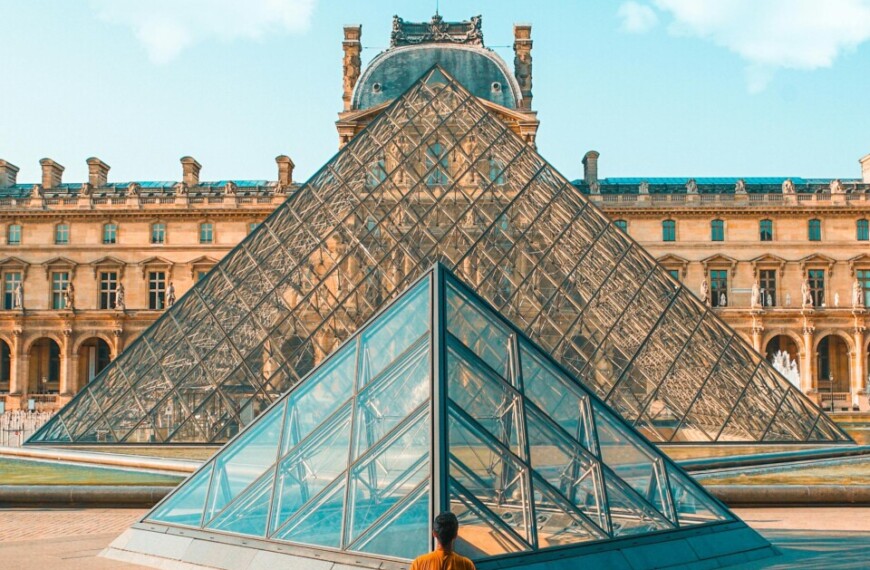 Καταιγιστικές εξελίξεις στο Λούβρο – Παραιτήθηκε η πρόεδρος