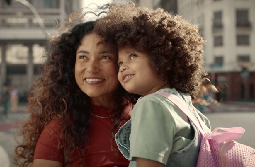 Η Dove προτρέπει να επαναπροσδιορίσουμε τα κομπλιμέντα προς τα κορίτσια