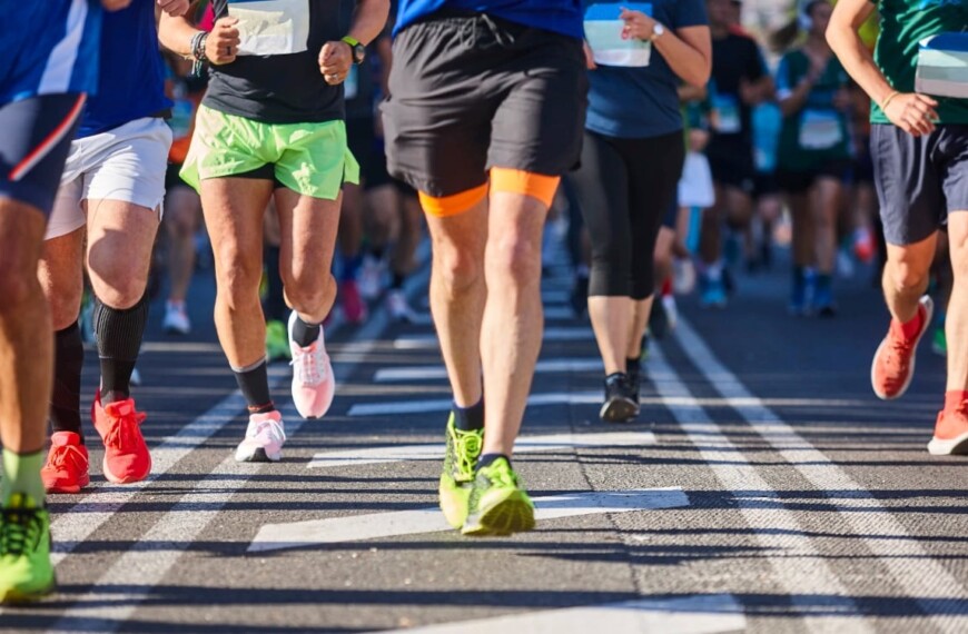 Λίγο πριν τον Μαραθώνιο της Αθήνας: Τα tips του ειδικού για να αποφύγουμε τους τραυματισμούς στο τρέξιμο