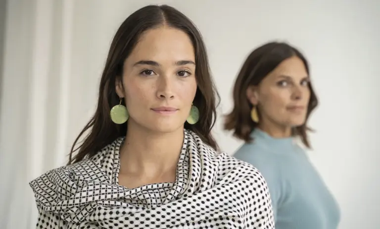 Φέτος, κάνε τα δώρα σου πιο ξεχωριστά μέσα από τη συνειδητή μόδα και τη βιώσιμη δημιουργία