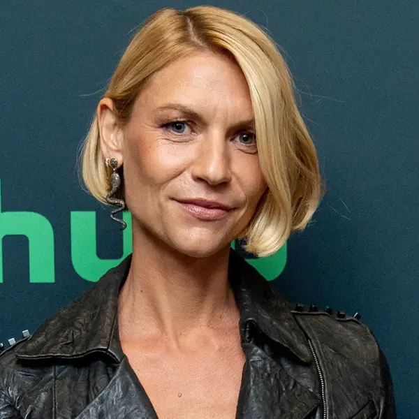 Κλερ Ντέινς: Η απρόσμενη εγκυμοσύνη που την συγκλόνισε στα 44