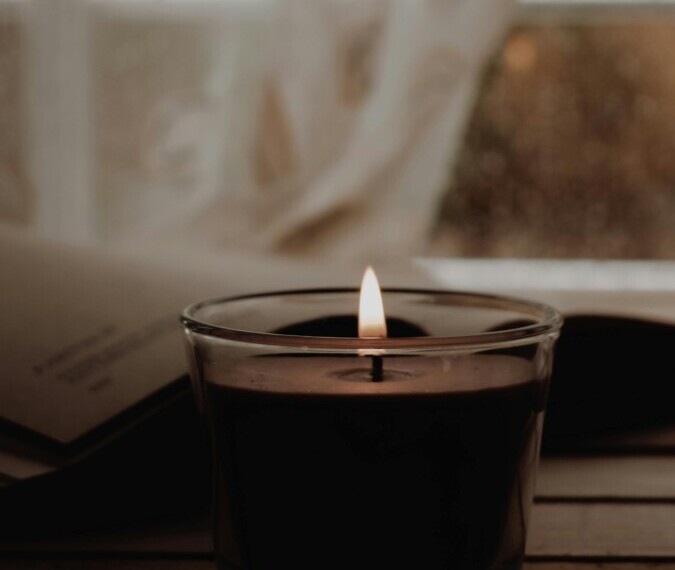 Είναι ασφαλή τα αρωματικά κεριά; Τι λένε οι ειδικοί