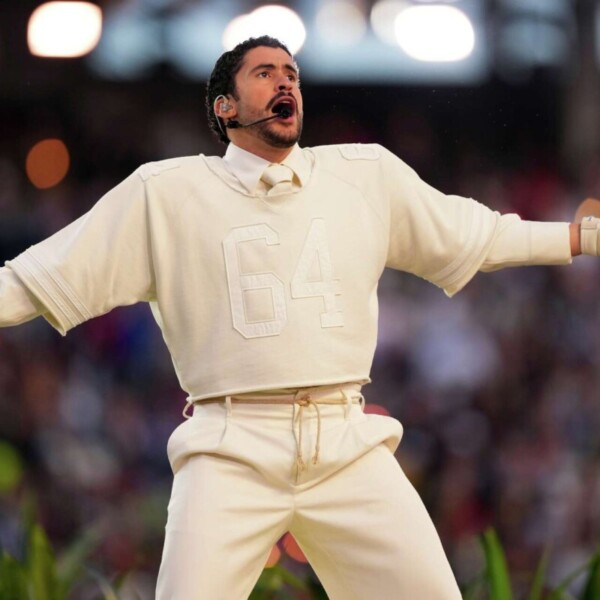 Bad Bunny vs Super Bowl: Η εμφάνιση που προκάλεσε οργή και αποθέωση