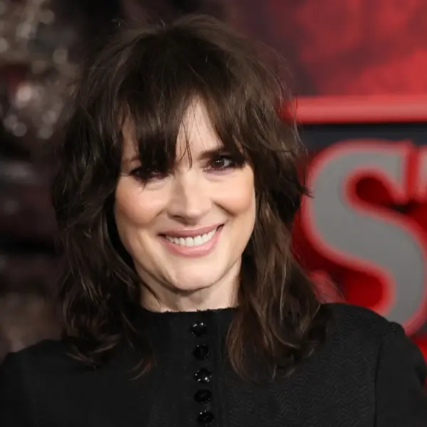 “Wednesday”: Η Winona Ryder επιστρέφει στο πλευρό της Jenna Ortega και του Tim Burton