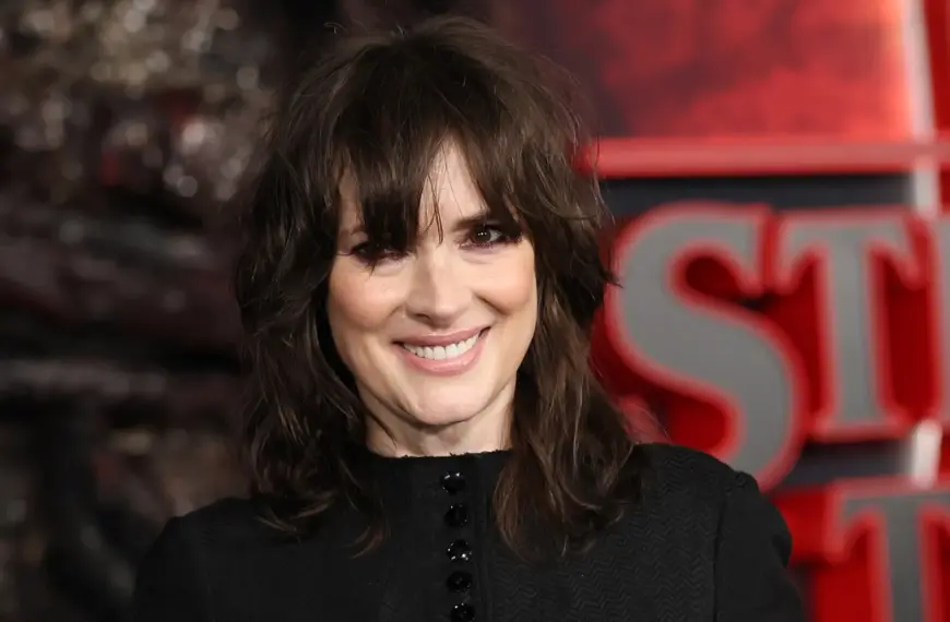 “Wednesday”: Η Winona Ryder επιστρέφει στο πλευρό της Jenna Ortega και του Tim Burton