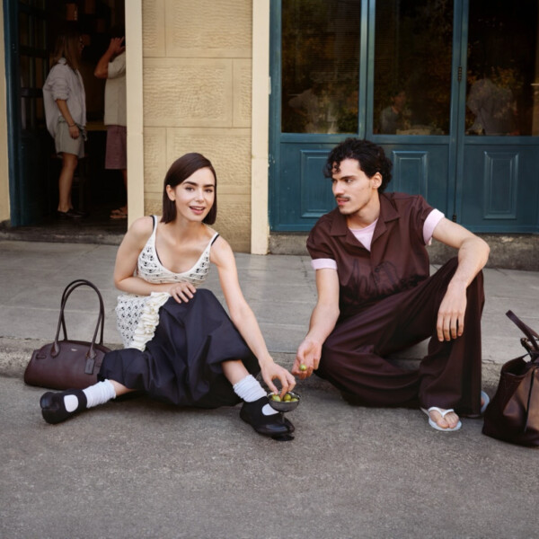 Η Lily Collins ανακαλύπτει την αθηναϊκή καθημερινότητα σε νέα καμπάνια