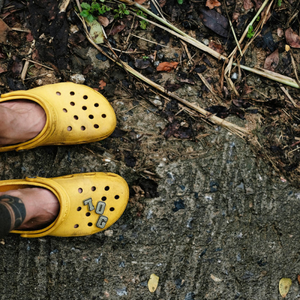 Πώς τα Crocs κατέκτησαν τη streetwear κουλτούρα