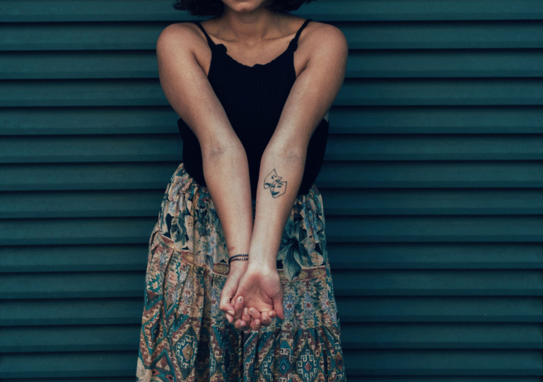 Fine line tattoos: Η τάση που αποδεικνύει ότι το «λιγότερο» είναι περισσότερο