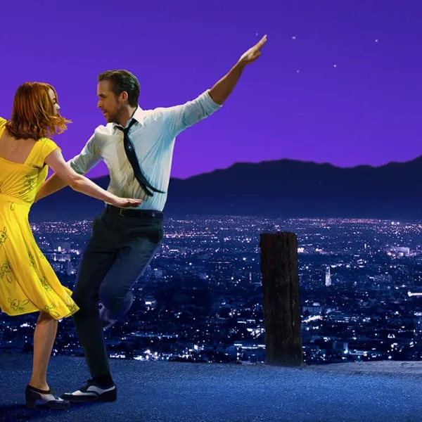 Η Lionsgate διορθώνει το εμβληματικό poster του “La La Land” μετά από 10 χρόνια